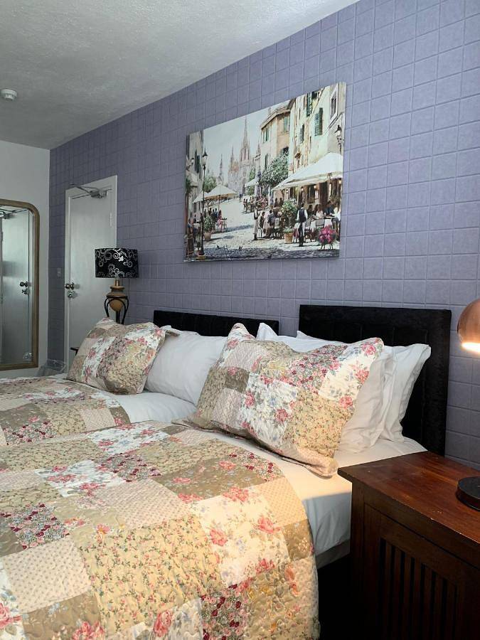 Twin Room with Shared Bathroom in Brighton, Sussex