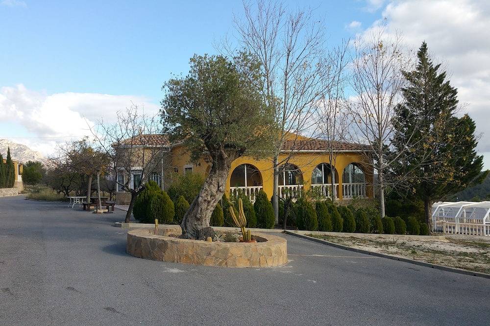 Villa 15 Minuten von Alicante, kostenloses Wlan, Innenpool, ideal für Familien in Tibi, Alicante Provinz