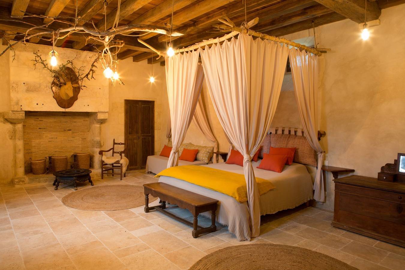 Château de Bois Charmant - Chambre du cerf in Les Nouillers, Région de Saint-Jean-d'Angély