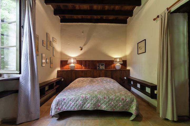 Gîte pour 2 personnes, avec terrasse ainsi que jardin et piscine, animaux acceptés dans Les Eyzies - 2