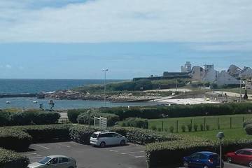 Gîte pour 4 personnes, avec vue et balcon, adapté aux familles dans Plage du Courégant