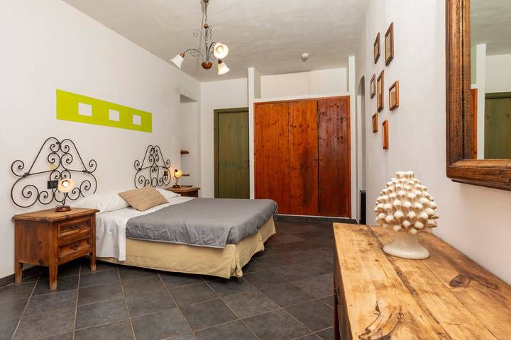 Rom for 4 personer, med hage i Taormina
