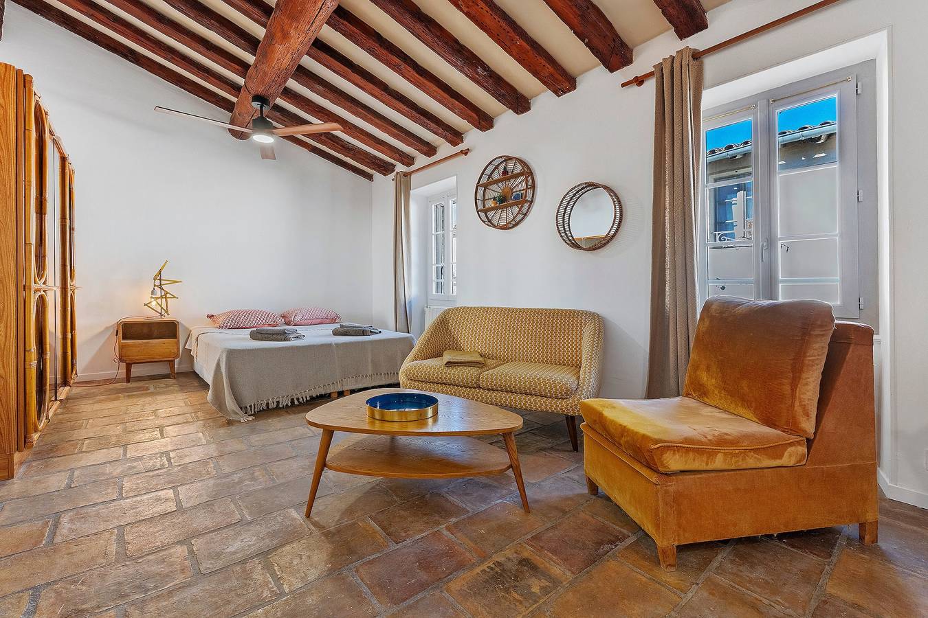 Hel lägenhet, Fully equipped apartment with shared terrace, bike storage, and Wi-Fi in Beaucaire, Nimes region