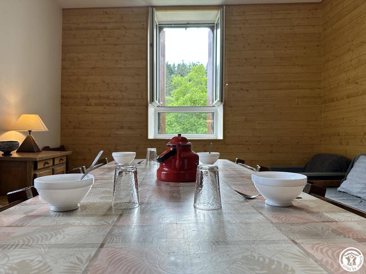 Ferienhaus mit Garten in der Nähe des Flusses L'Ain in Sonthonnax-la-Montagne, Nantua