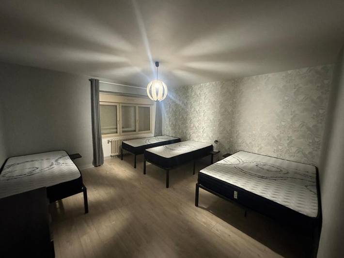 Location de vacances pour 27 personnes, avec terrasse et jardin à Livré-la-Touche - 3