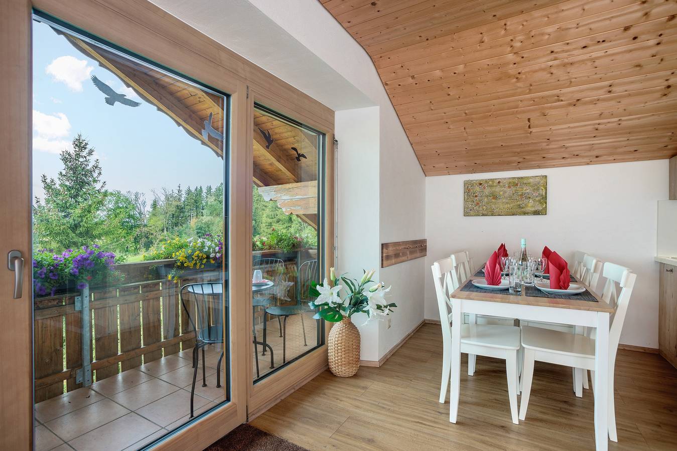 Ganze Wohnung, Ferienwohnung 'Waldblick' mit Gemeinschaftsgarten, Balkon und Wi-Fi in Friesenried, Bayerisch Schwaben