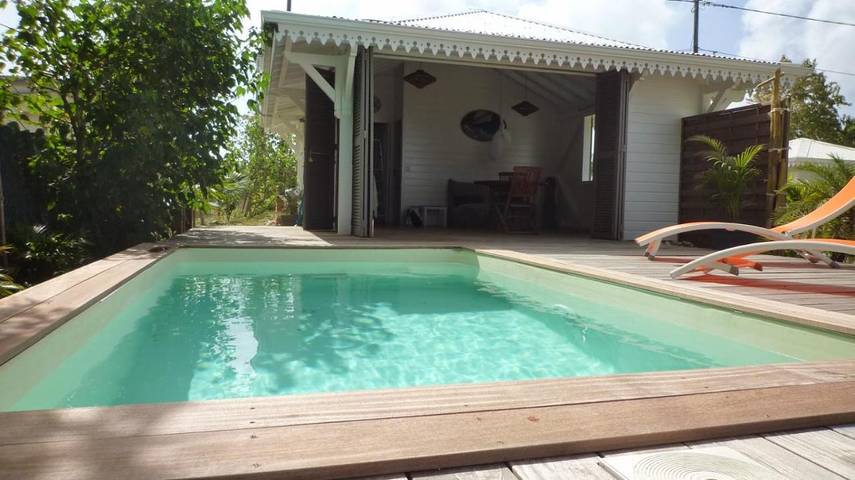 Maison d’hôte pour 4 personnes, avec piscine ainsi que jardin et vue, animaux acceptés