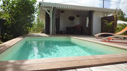 Maison d’hôte pour 4 personnes, avec vue ainsi que jardin et piscine, animaux acceptés dans Marie-Galante