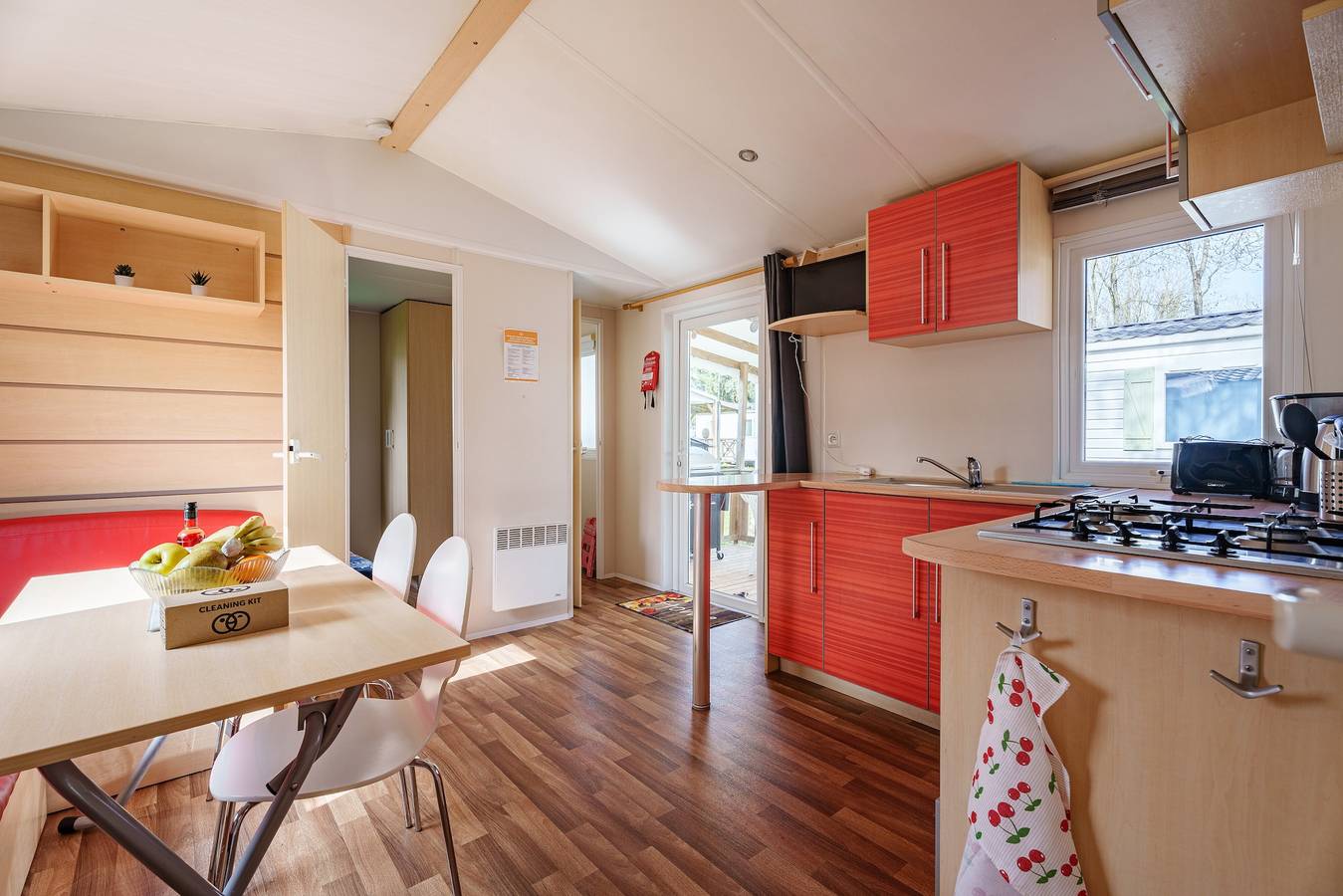 Caravane « Nina’s Mobilhome Am Europa Park » avec piscines et terrasse privée in Boofzheim, Région de Sélestat-Erstein