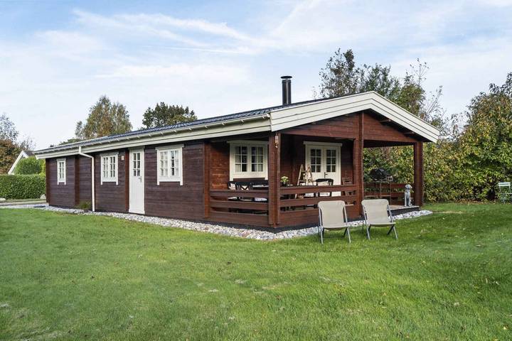 Ferienhaus für 6 Personen, mit Sauna und Terrasse sowie Garten, mit Haustier