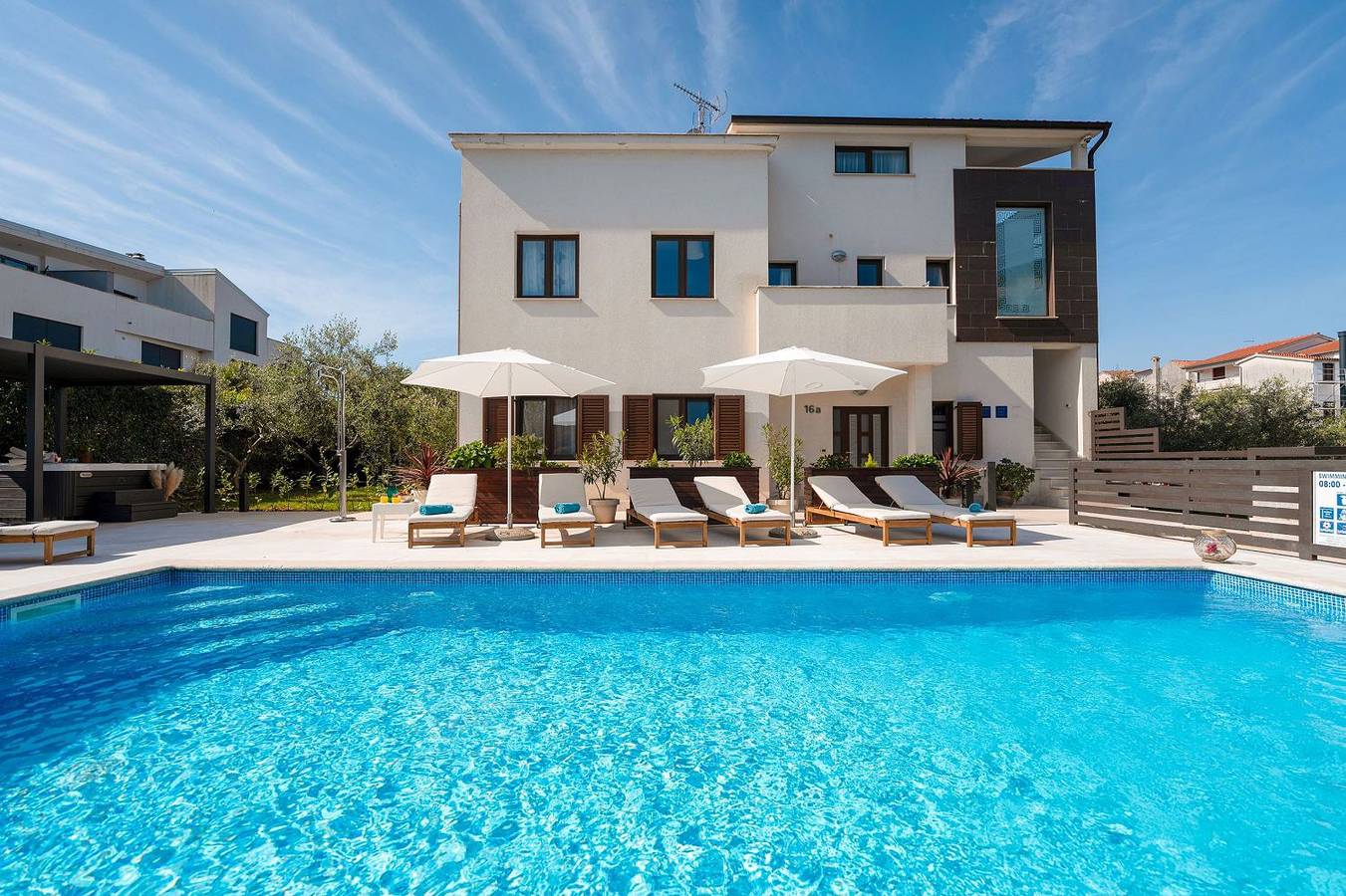 Geheel appartement, Extravagantes Apartment nur 100 Meter zum Strand mit Salzwasserpool und Jacuzzi in Funtana, Vrsar-Funtana