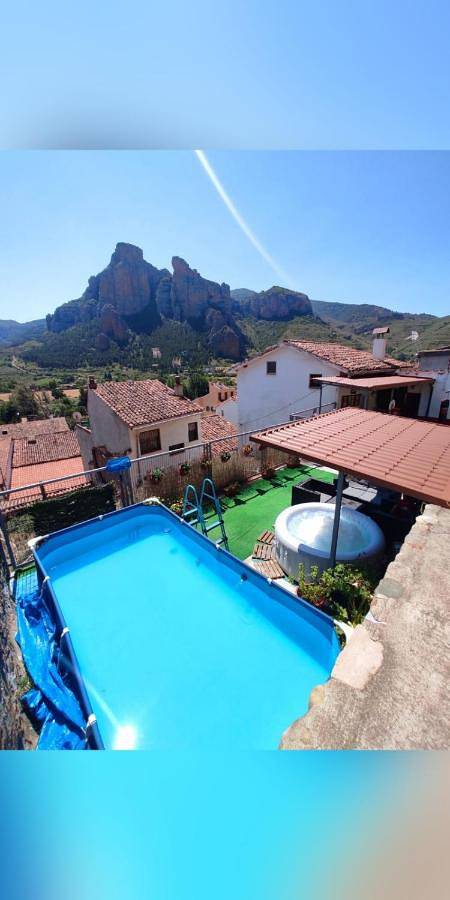 Casa para 11 personas, con vistas además de jardín y piscina, Se admiten mascotas en La Rioja