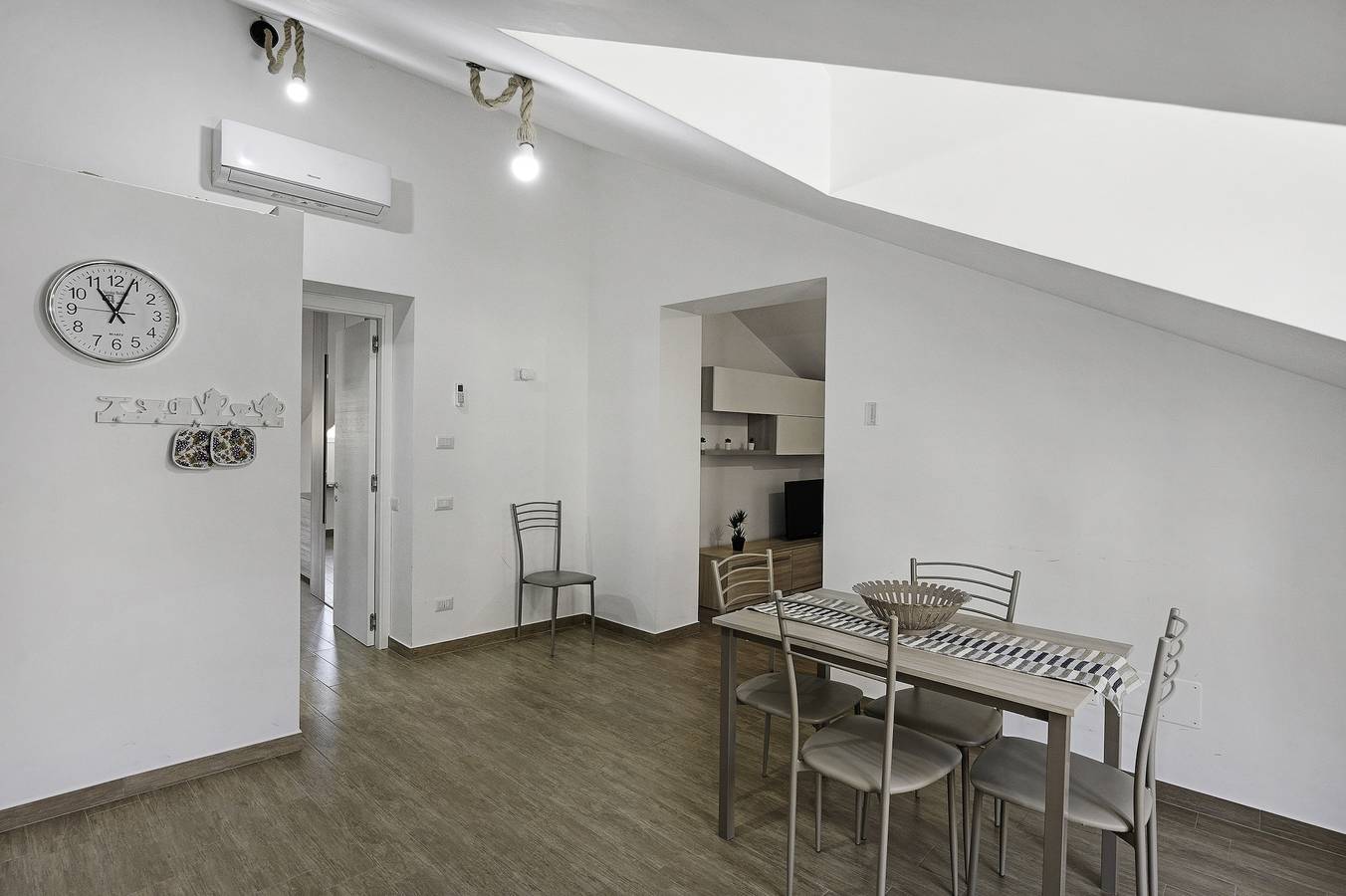 Apartamento entero, Apartamento 'Alba' con vistas a la montaña, Wi-Fi y aire acondicionado in Pimonte, Montes Lattari