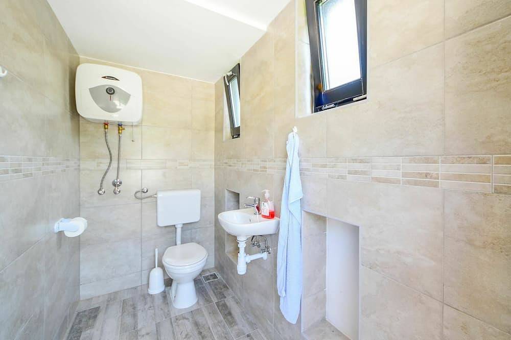 Alleinstehendes Ferienhaus mit W-Lan, privatem Pool, Klimaanlage, Tv, Terrasse, Panoramablick in Zagreb und Umgebung