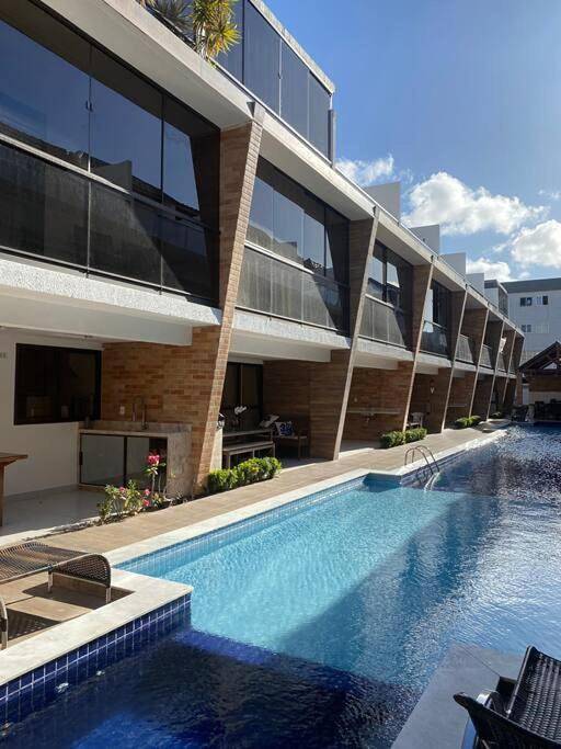 Casas e apartamentos de temporada para 6 pessoas, com piscina e balcão em Cabedelo