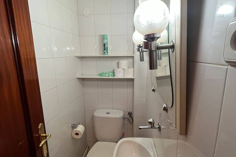 Ganze Wohnung, Bright Big Room near to Downtown in Barcelona Zentrum, Barcelona