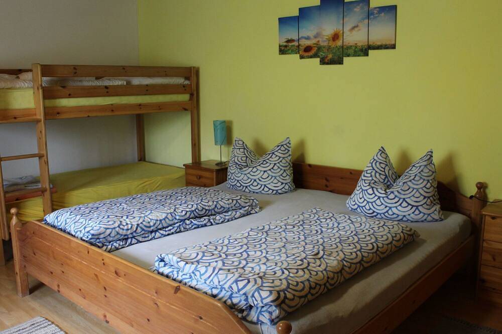 Mit Kaminofen, Fitnessraum und Sauna in Neureichenau, Šumava Mountains
