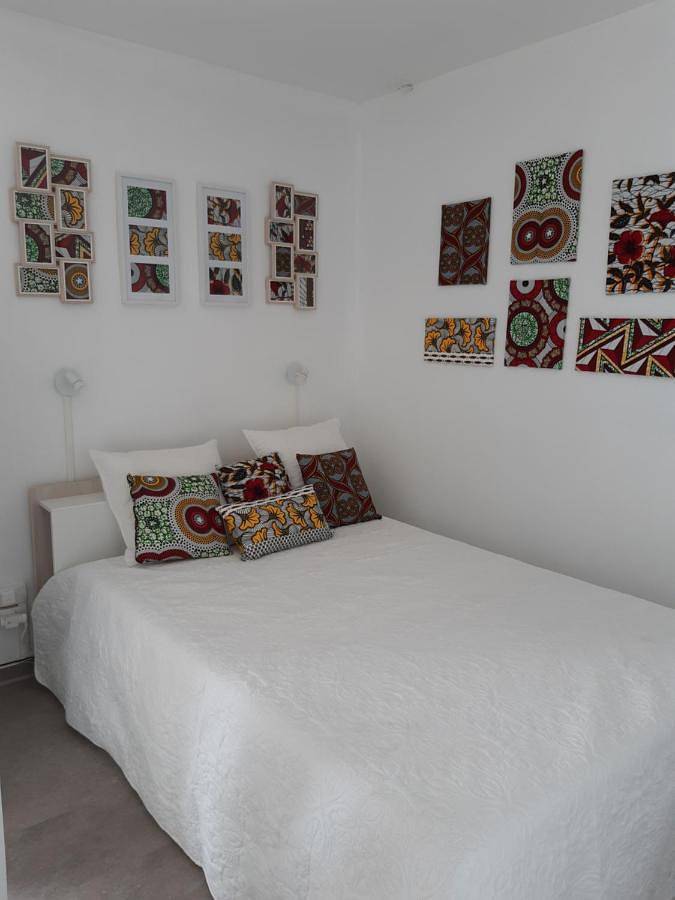 Gîte pour 2 personnes, avec piscine ainsi que jardin et jacuzzi à Sainte-Suzanne - 4