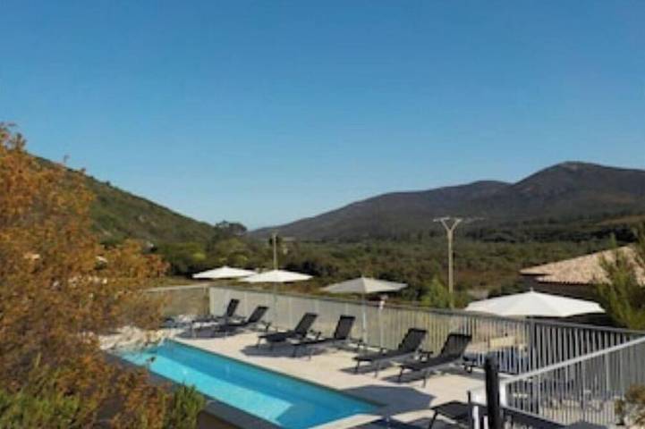 Appartement de vacances pour 5 personnes, avec terrasse ainsi que jardin et piscine - 1