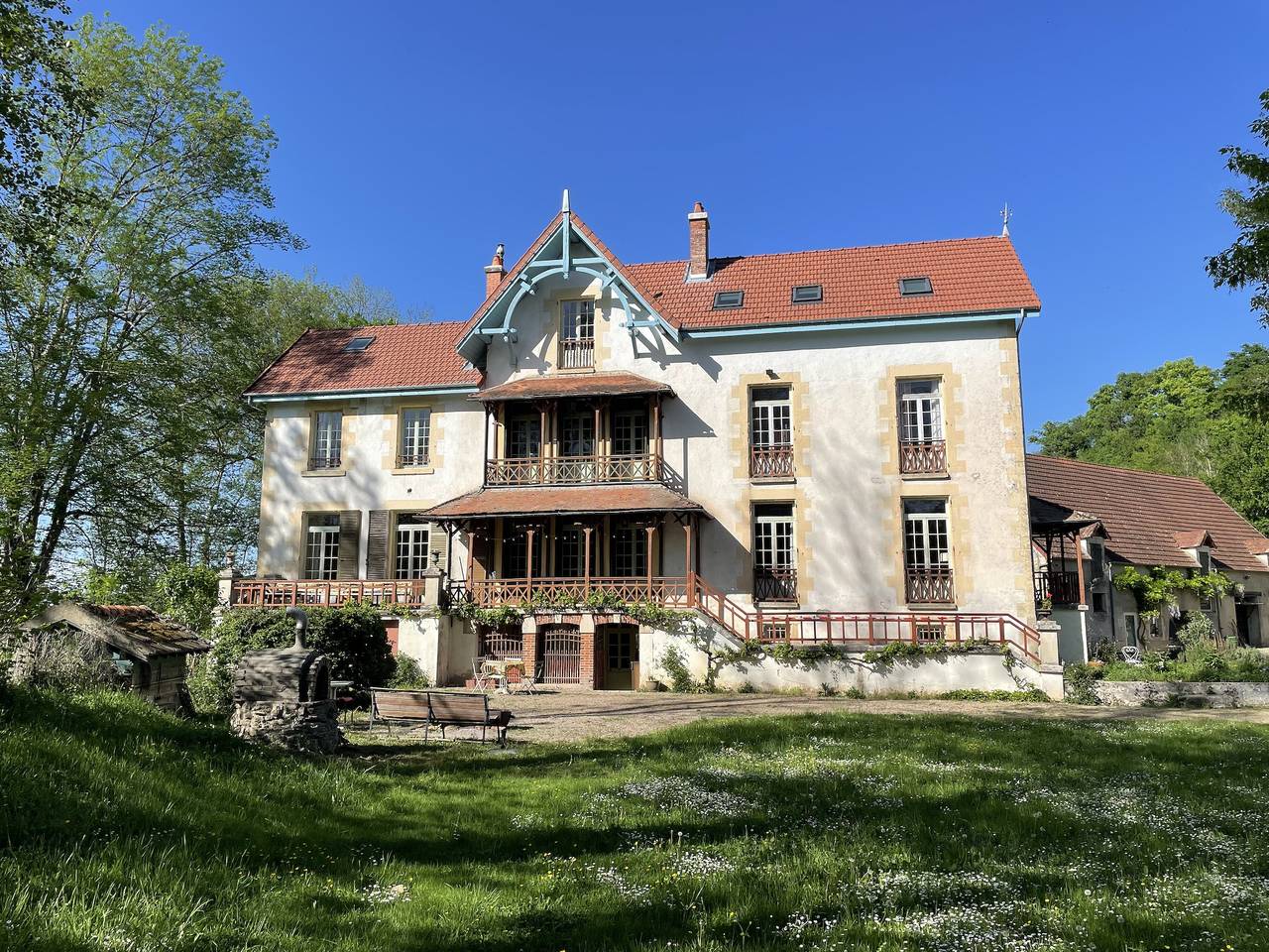 Gîte pour 15 personnes in Saint-Germain-des-Bois, Nièvre
