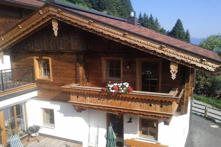 Chalet für 8 Personen, mit Sauna und Balkon in Aschau im Zillertal