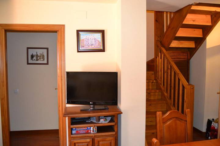 Apartamento vacacional entero, Dúplex 4 hab. Chimenea, Terraza y Parking Privado in Puigcerdá, Pirineo Catalan