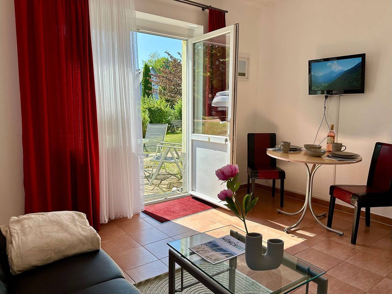 Entire apartment, Ferienwohnung 2 – Kompaktes Wohlfühlapartment mit Terrasse in Middelhagen, Mönchgut