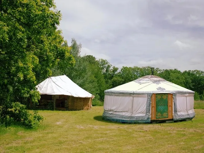 Tente pour 4 personnes, avec jardin et vue sur le lac ainsi que terrasse et vue - 1