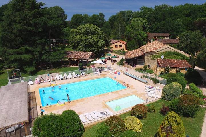 Location de vacances pour 6 personnes, avec piscine et jardin, animaux acceptés à Gavaudun