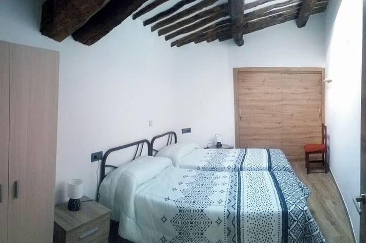 Casa Alegria de Lamata. Newly built, ground floor, accessible. in Abizanda, Aragonesische Pyrenäen