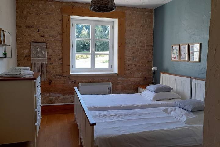 Gîte pour 8 personnes, avec terrasse ainsi que piscine et jardin dans Moulins en Bessin - 3