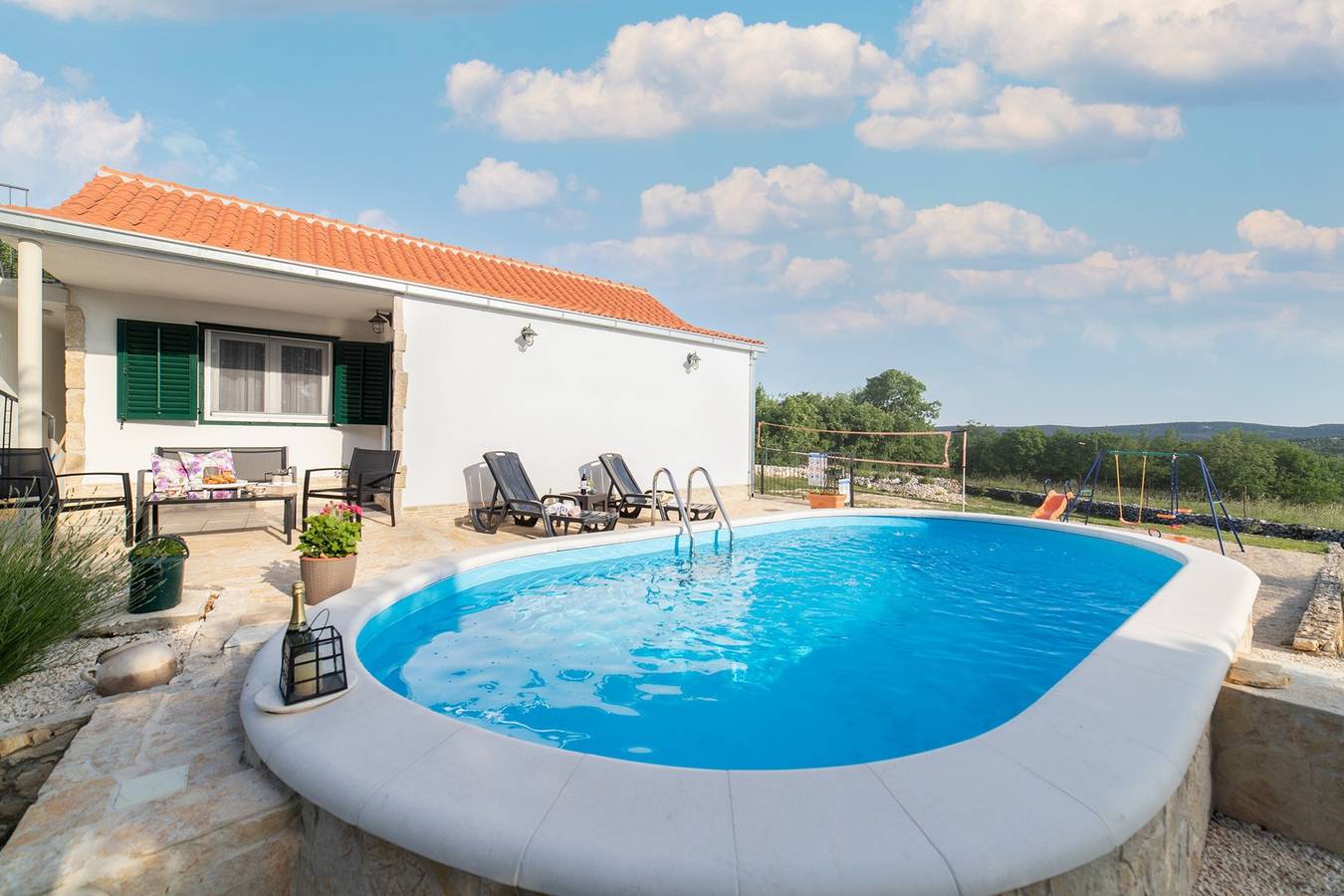 Ferienhaus mit zwei Schlafzimmern und Pool in Veliki Broćanac, Dalmatinisches Zagora