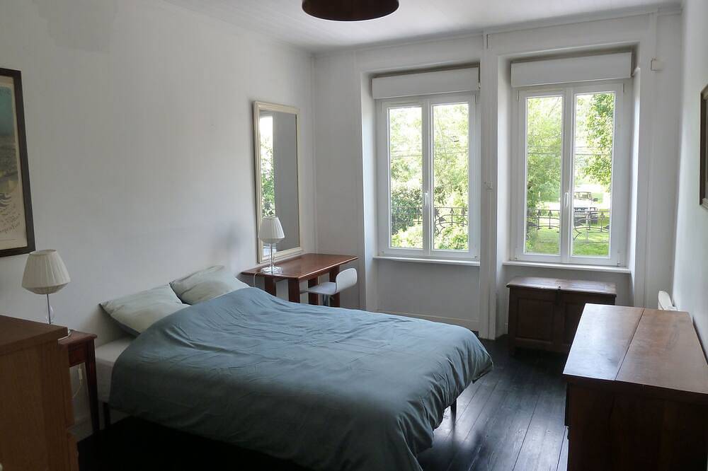 Bright house near the Rance - 3 bedrooms, master suite, south-facing courtyard in Pleudihen-sur-Rance, Región de Dinan