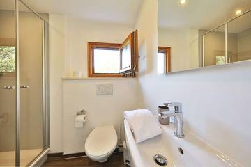 Blockhütte für 2 Personen, mit Sauna und Terrasse sowie Whirlpool und Garten in Oberbayern