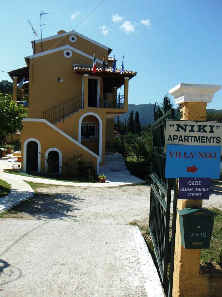 Appartamento per 4 persone, con Balcone e Terrazza nonché Giardino e Panorama a Ipsos