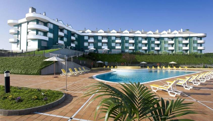 Apartamento para 3 personas, con jardín además de piscina para niños y piscina en Piélagos
