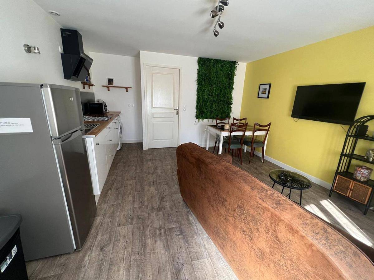 Appartement entier, One-Bedroom Apartment in Déols, Région de Châteauroux