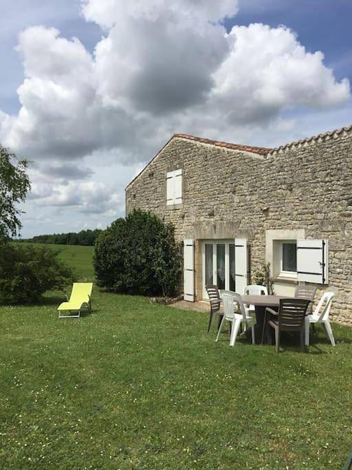 Maison de vacances pour 4 personnes, avec jardin ainsi que piscine et terrasse, animaux acceptés