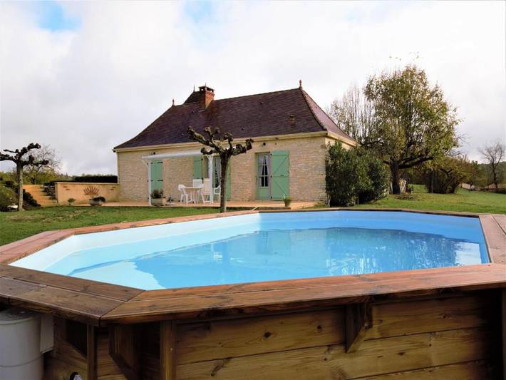 Maison de vacances pour 4 personnes, avec piscine ainsi que terrasse et jardin