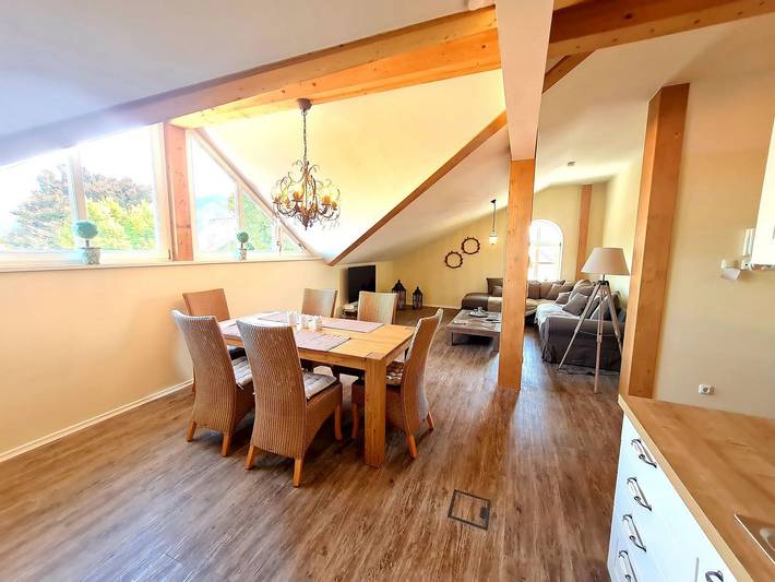Ganze Ferienwohnung, Ferienwohnung Kaiserblick - Fewo Kaiserblick ca. 86 qm im Ortszentrum bis 4 Personen, Balkon, 2 separate Schlafzimmer in Grassau, Chiemsee