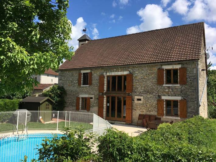 Gîte pour 6 personnes, avec jardin ainsi que piscine et vue dans Cornac