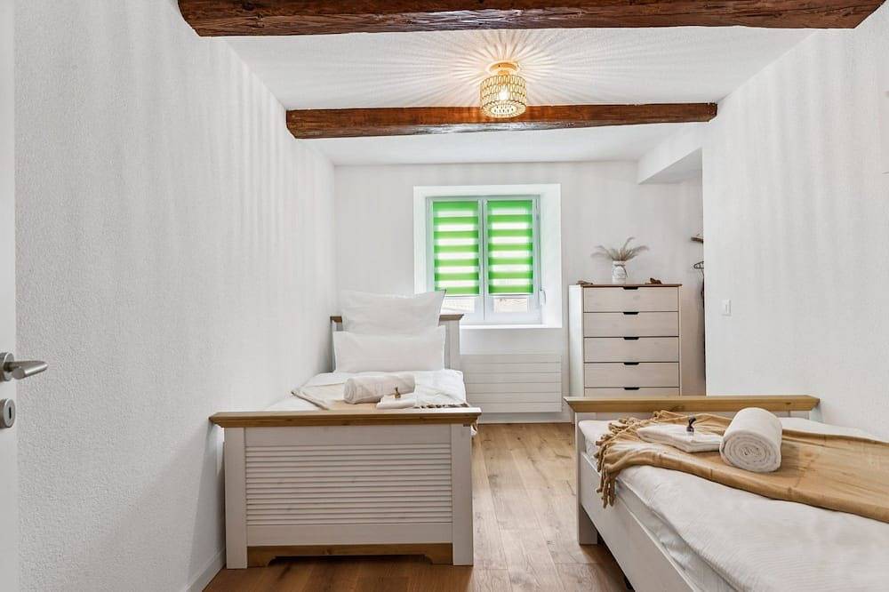 Ganze Wohnung, Alpenzauber Chalet in Diesbach GL, Glarus Süd