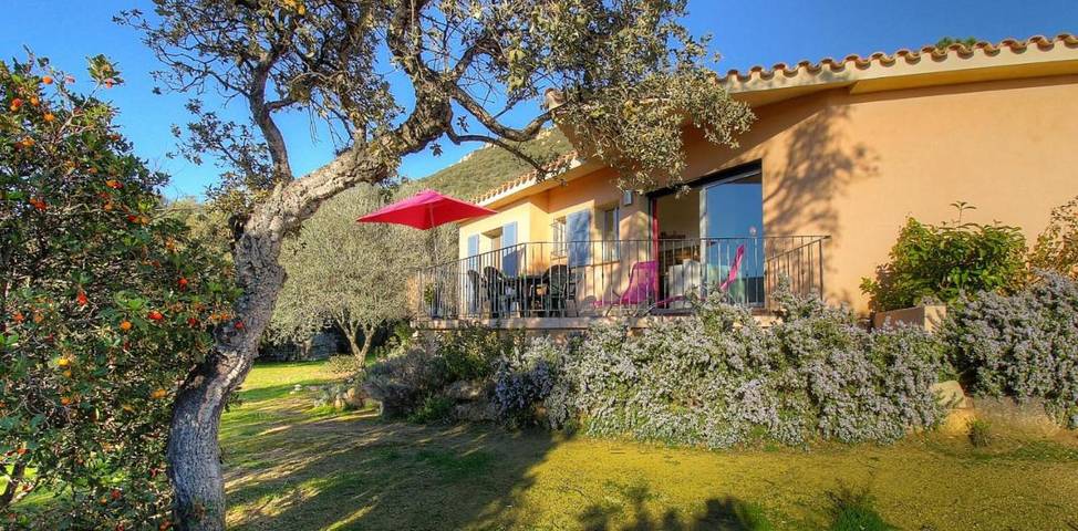 Appartement de vacances pour 4 personnes, avec balcon ainsi que jardin et vue