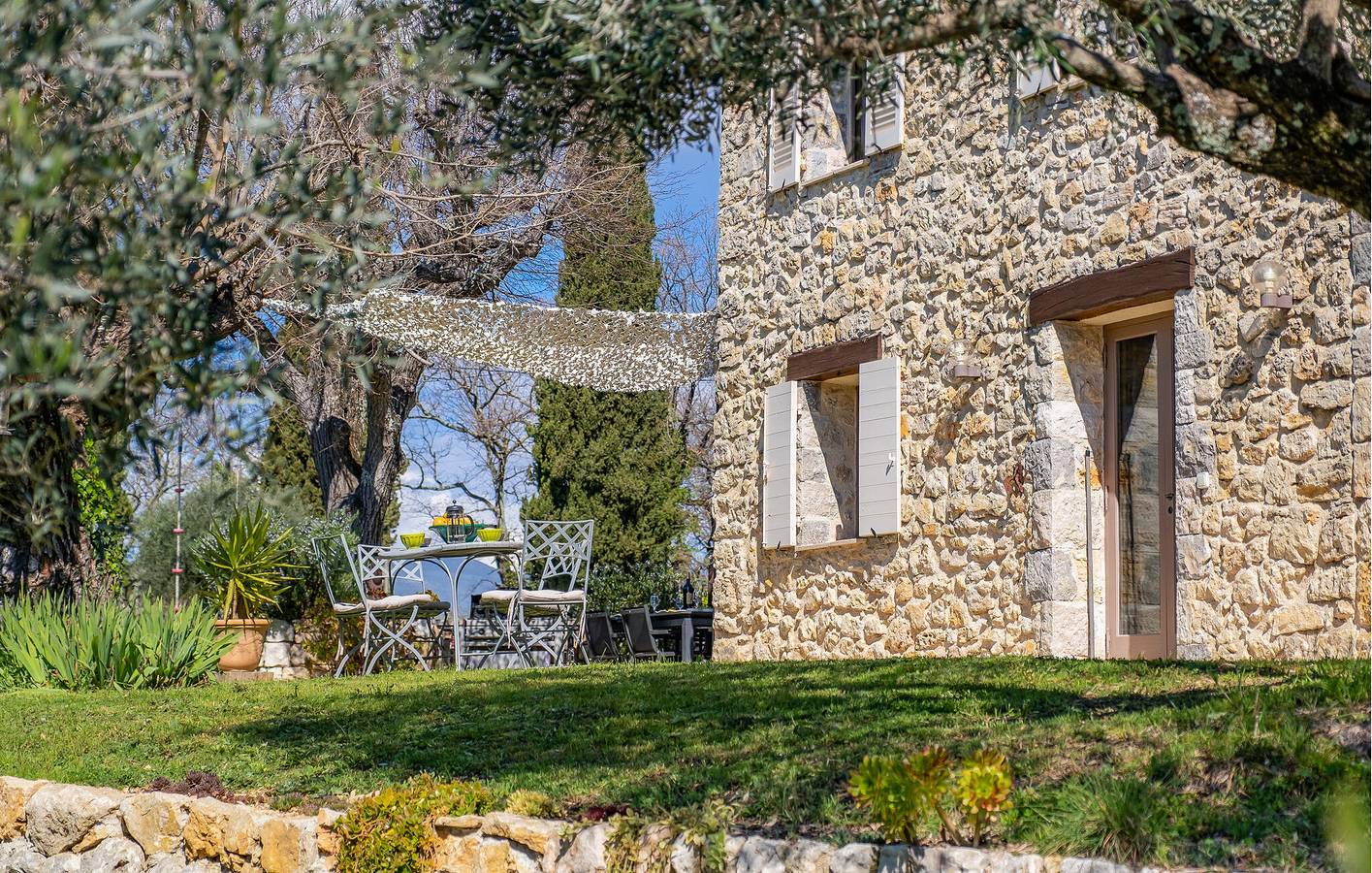 Ruhiger Rückzugsort am Flussufer mit Pool und WLAN in Callian, Draguignan Region