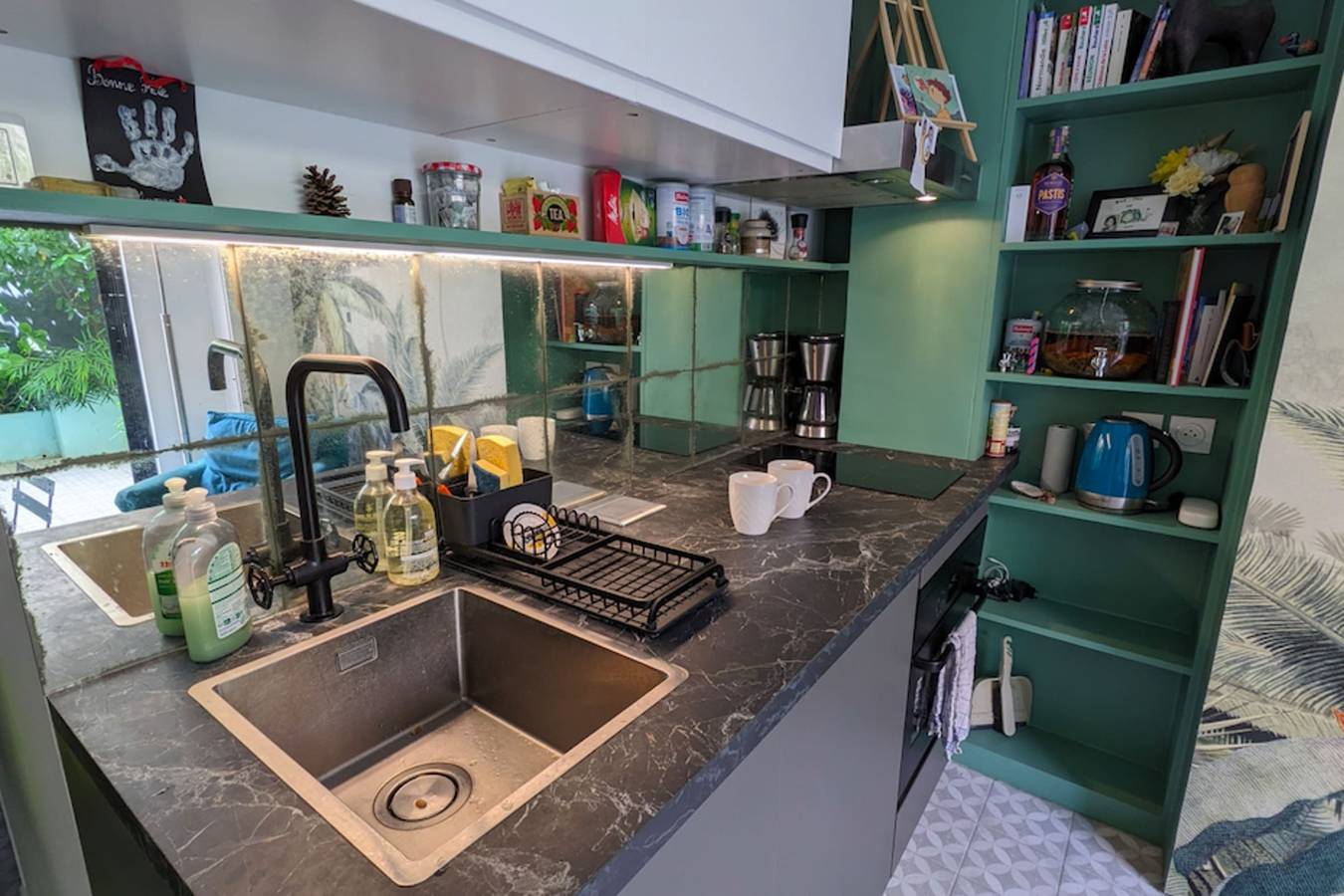 Ganze Wohnung, Apartment with terrace, near transport in Pantin, Seine-Saint-Denis