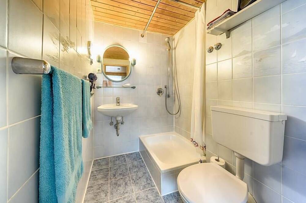 Ganze Wohnung, Doppelzimmer mit Dusche/Wc, 19qm in Titisee (Titisee-Neustadt), Titisee-Neustadt