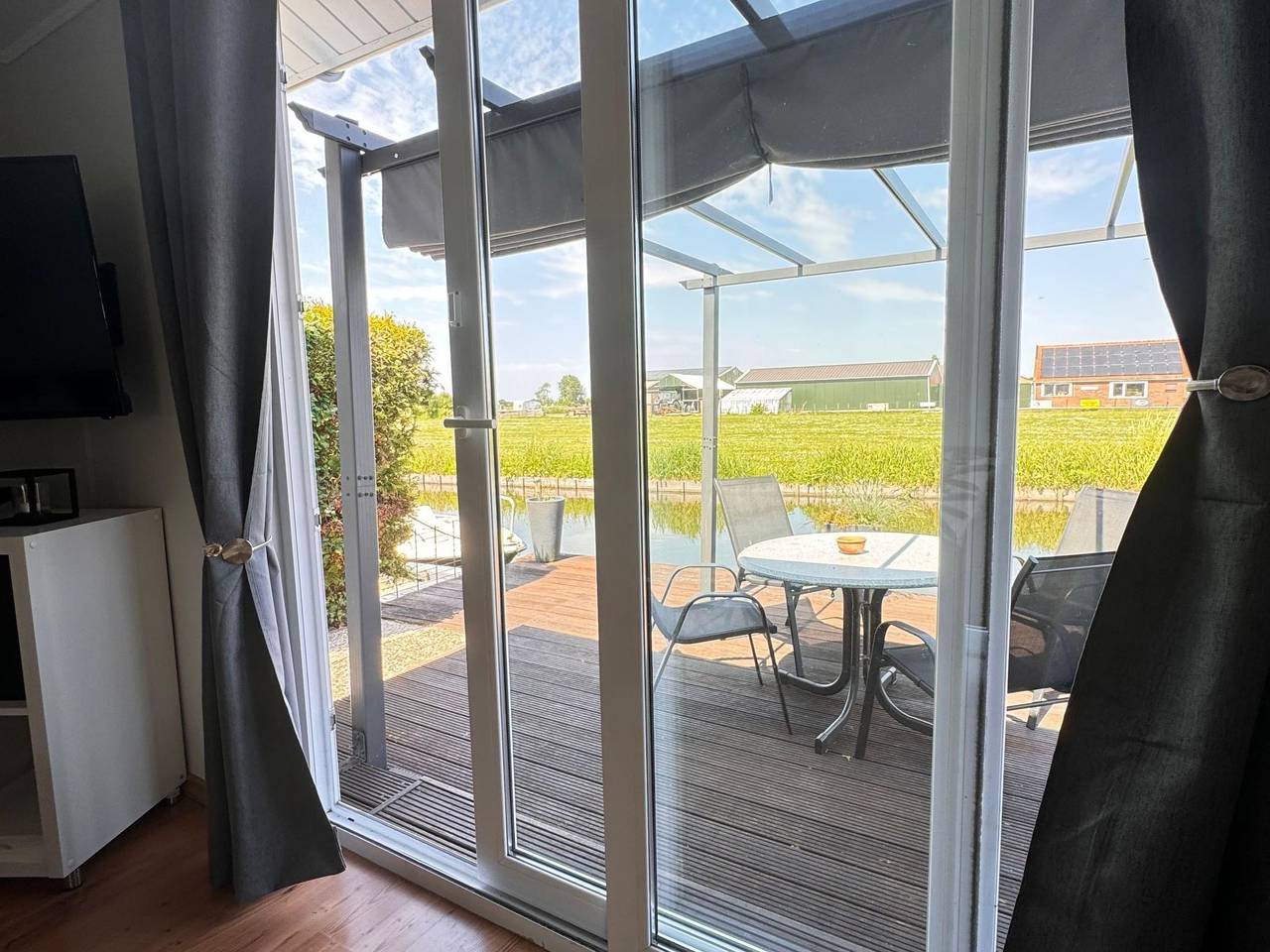 Ela mit Holzgrill, Garten und Terrasse in Ijsselmeer