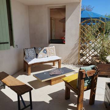 Gîte pour 5 personnes, avec jardin ainsi que piscine et terrasse, animaux acceptés à Saint-Martin-d'Ardèche