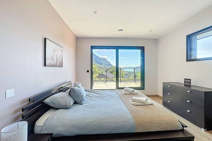 Location de vacances pour 6 personnes, avec terrasse ainsi que sauna et jardin à Chindrieux - 4