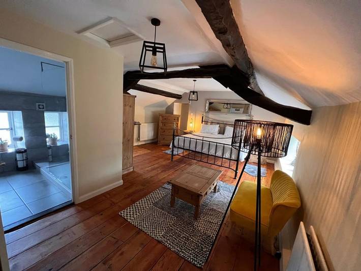 Vacation rental for 2 people, with Terrace and Yard as well as View in Durham